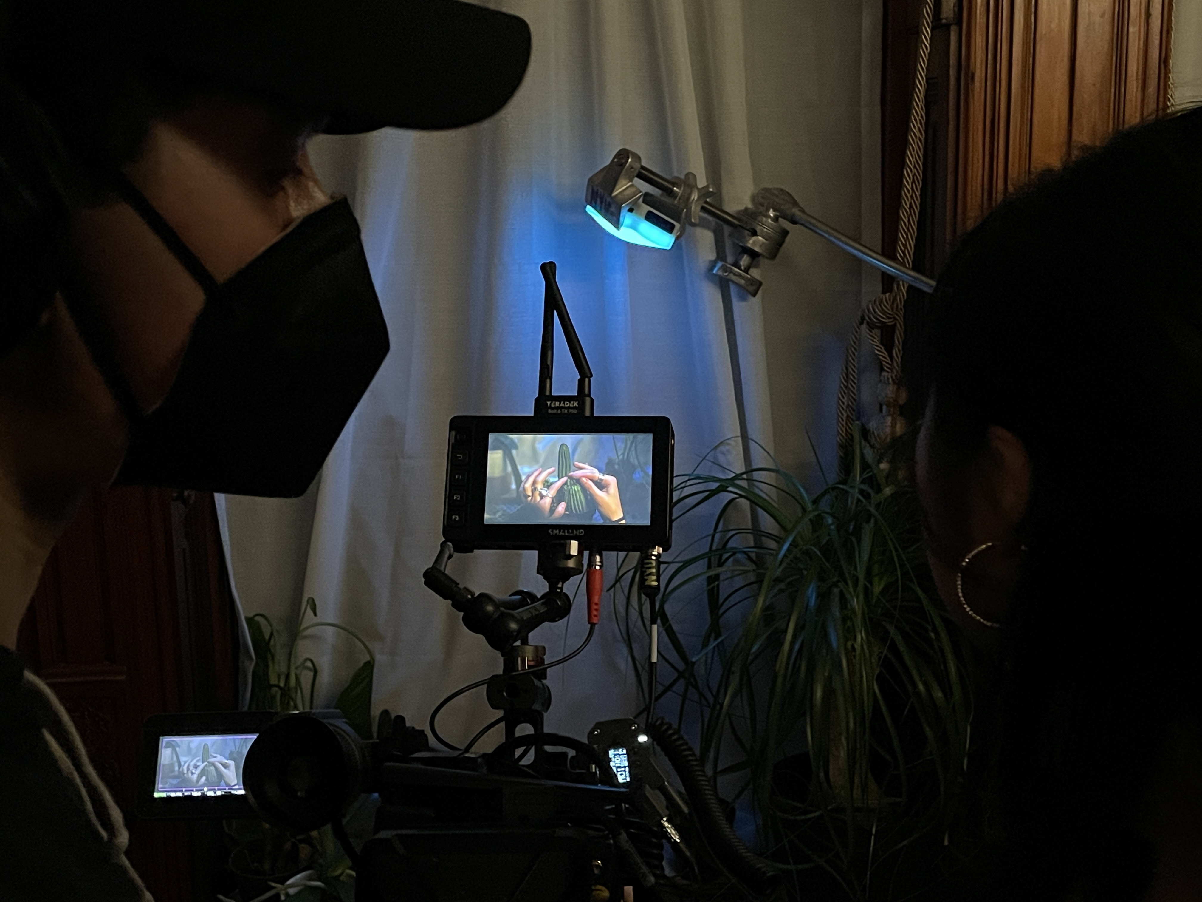 Lighting an indoor scene, looking at the monitor